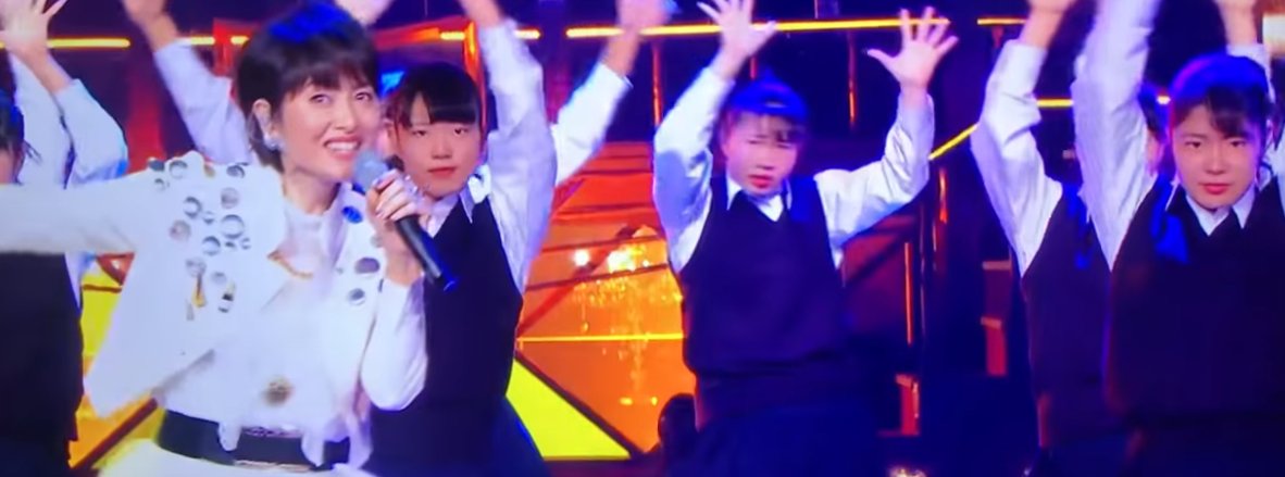 プール坊主 No Twitter レコ大 六本木純情派 懐かしい曲に合わせて制服でのダンス ダンシングヒーローのような華やかさは無いけどどこか寂しい感じが好きな曲です 可愛い振りの中にも随所に力強さを感じる動きがアクセントになってて いいですね 登美丘高校