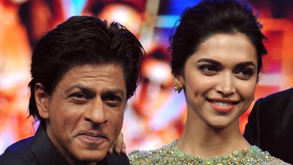 htshowbiz's tweet photo. .@deepikapadukone, @iamsrk shine in black as Kangana chooses white at glitzy Mumbai event. See pics https://t.co/8dn1UIGWHE
#ZEE25 https://t.co/DaH2Haj5X7