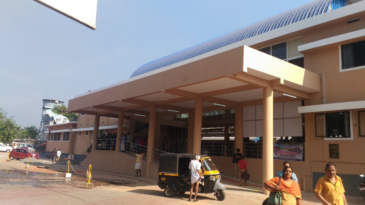 teamrailwaysrr's tweet photo. TIRUR New stationBuilding waiting for inauguration,#Divyang friendly @GMSRailway @RailMinIndia @propgt14 @MSJE_AIC @socialpwds @PiyushGoyal https://t.co/GyG16k1WY6