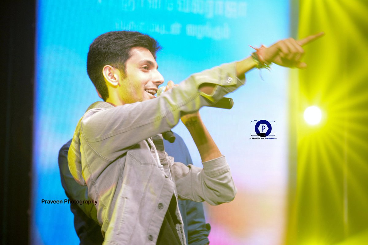 bpraveenbabu96's tweet image. Anirudh live 💛🔥
@anirudhofficial 
#TSKPreReleaseEvent #ThaanaSerndhaKoottam @SSMusicTweet