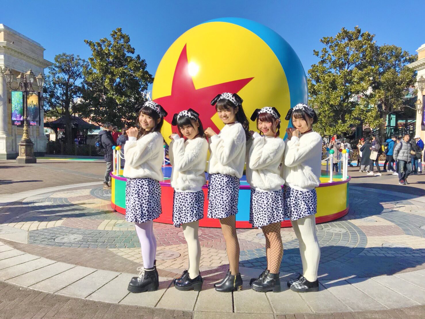 Twitter 上的 吉川 茉優 リリイベを駆け抜け ディズニーチケットを頂きました ๑ ꇴ ๑ 101匹わんちゃん風に5人 お揃いコーデで行ってきたよ も ね 楽しすぎた いっぱい写真撮ったから沢山載せる Rt Amp いいね お願い アプガ2 ディズニー