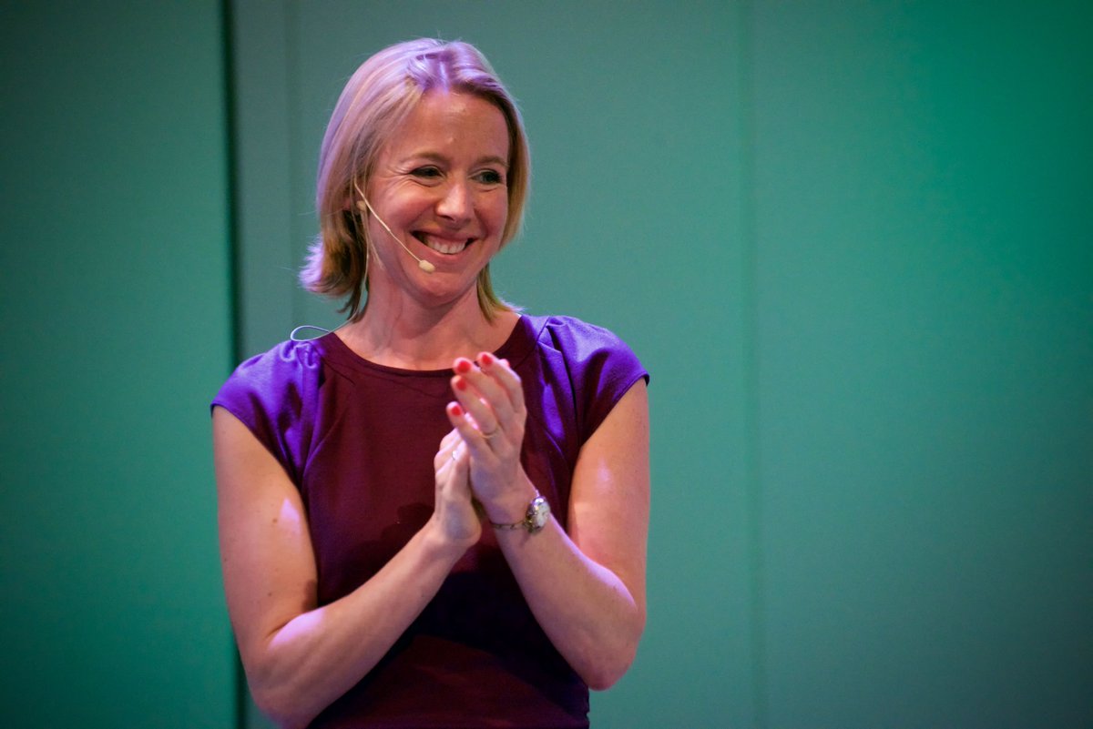 Staatssecretaris <a href="/SvVeldhoven/">Stientje v Veldhoven</a> neemt vandaag namens het kabinet de transitieagenda’s Circulaire Economie in ontvangst. Ook uitreiking van de Circular Award. Mooie duurzame dag! @NLcirculair <a href="/MVO_NL/">MVO Nederland</a>