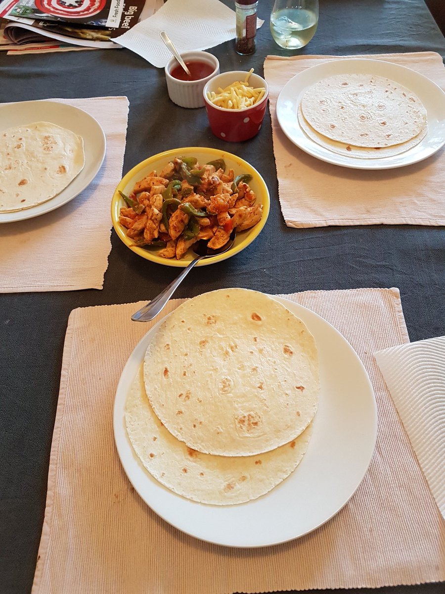 fionashirley76's tweet photo. Joshuaโs been busy this afternoon .... first making fajitas for dinner then baking cupcakes for dessert making up the recipe as he went! Pretty good effort!! Taste amazing ๐ #juniorchef #baking #cupcakes #fajitas #foundhiscalling #futurecafeowner @masterchefau https://t.co/6FxmoyXVFa
