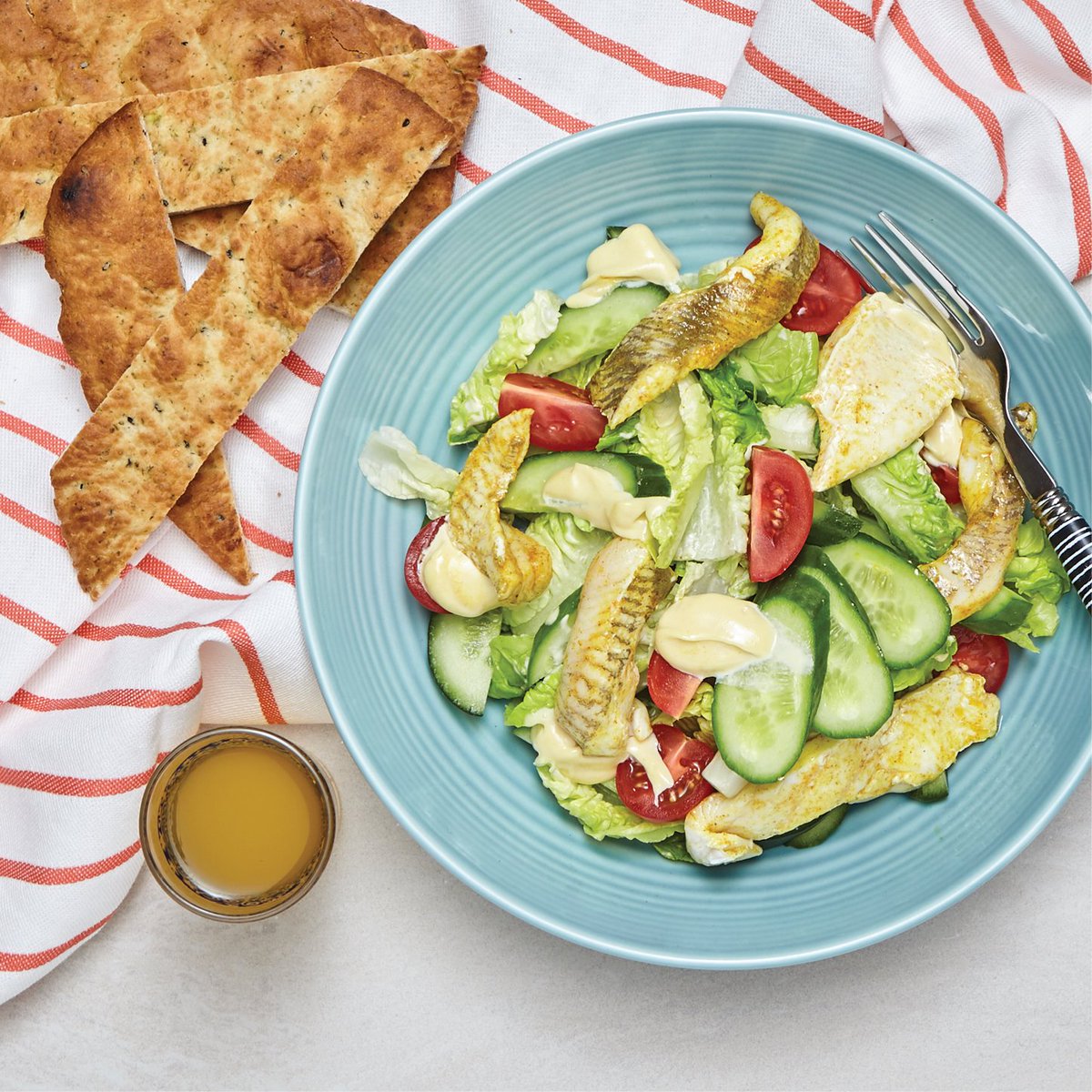 ChefAliNL's tweet image. Blue Monday de meest deprimerende dag van het jaar? Bij ons niet! Wij slaan ons er wel doorheen  met deze heerlijke caesar salade vergezeld door heerlijke scholfilet en mosterdmayonaise! Hoe sla jij je door Blue Monday heen?