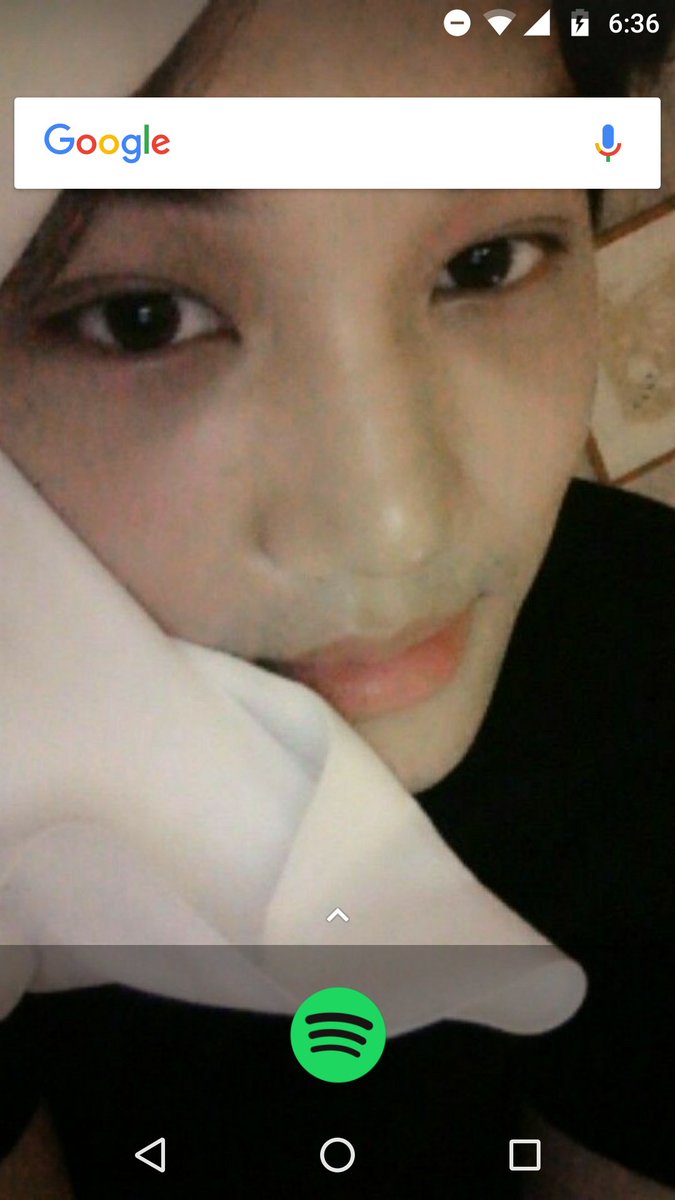 luvxfucx's tweet image. eu durmo com o celular na minha cara por causa disso