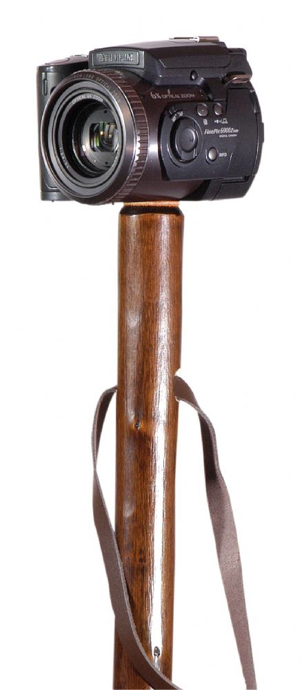 #MondayMotivation  January Prize Draw a Chestnut Monopod Camera or Binocular Stave to enter Retweet ,Like and Follow ends 31/1/18 #horseandhoof #win