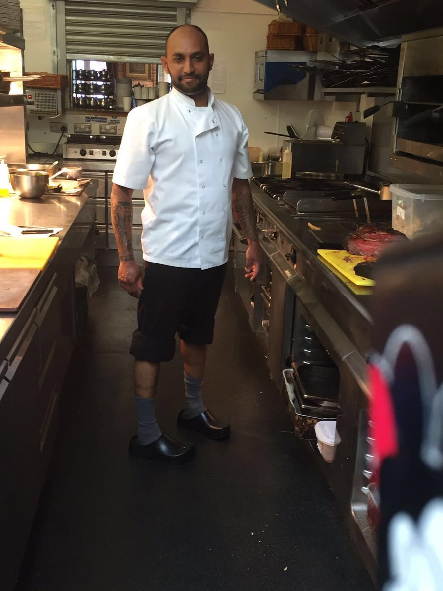 Moloughneys's tweet image. style icon!