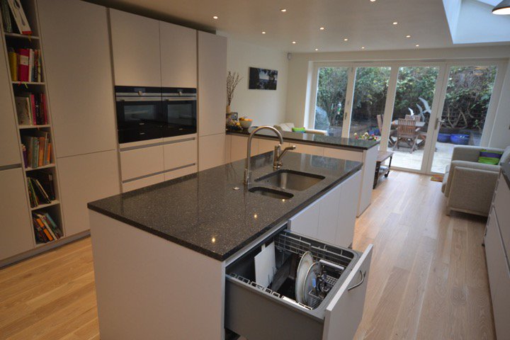 A clean worktop with a modern kitchen design. We have a range of colours that complements any kitchen unit

Call us on 0208 216 2051 or visit themarblestore.co.uk

#TheMarbleStore #Kitchen #Worktop