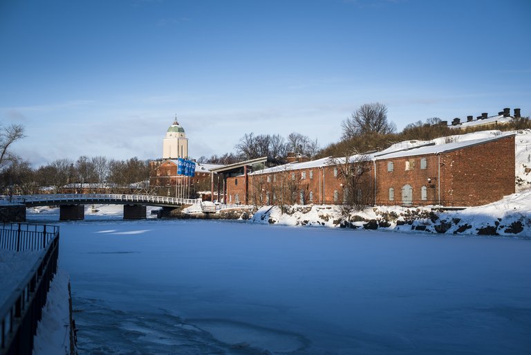 SuomenlinnaWHS's tweet photo. Hostellijärjestö palkitsee vuosittain ansiokkaasti toimivan hostellin Vuoden hostelli -kunnianimellä. Vuoden #hostelli julkistetaan huomenna 16.1. #Suomenlinna'ssa. Tervetuloa! https://t.co/LJdhfnDJv5 … @HIFinland https://t.co/p7rps1y1Wn