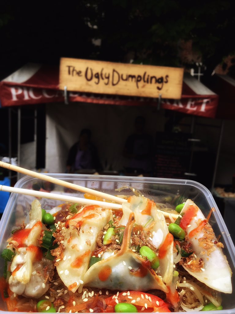 The rain ☔️ won't stop up from cooking #freshfood <a href="/StJPiccadilly/">St James's Church, Piccadilly</a>! Get ready for your #Monday #lunchbreak 🌯🌮🍜🥙 #lovelondon <a href="/Streetzine/">Streetzine</a>