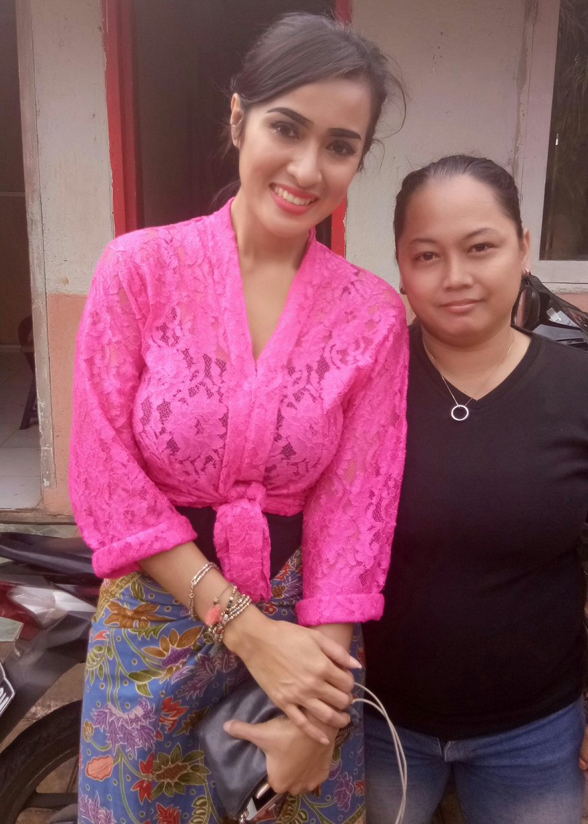 nyoen6's tweet photo. Makasih mbak jumi @mecarefansa,,tukang jamu seksi di @JWBTheSeries orangnya cantik,,baikkkkkknya pake banget,,sukses terus yha kak buat karirnya,,buat JWB nya semakin seru ceritanya
Buat @whatsonANTV semakin sukses yha https://t.co/dyK7bZvmOP