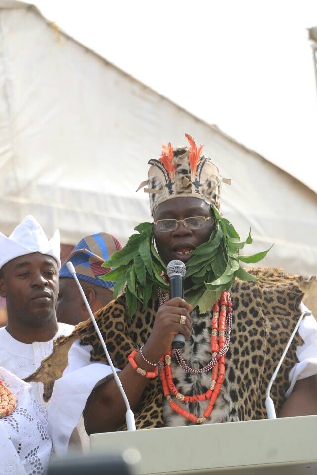 Opetuyii's tweet photo. Images from the installation of Otunba Gani Adams as the 15th Aare Onakakanfo of Yorubaland. 
@AAAjimobi @oyostategovt https://t.co/d7T5gLCBQQ