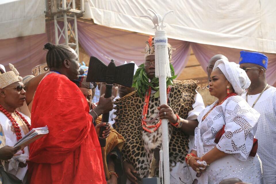 Opetuyii's tweet photo. Images from the installation of Otunba Gani Adams as the 15th Aare Onakakanfo of Yorubaland. 
@AAAjimobi @oyostategovt https://t.co/d7T5gLCBQQ