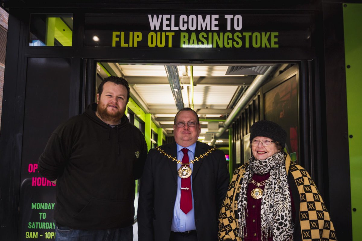 flipbasingstoke's tweet photo. 💚 🎈 @FlipOut Basingstoke​ IS NOW OPEN! The Mayor cut the tape  officially opening the park &amp; marking the 20th #FlipOut to open! 😍 BOOK NOW until half term (Feb 10th) &amp; receive a FREE return voucher for a 1 hr session worth £9.95!: 👉 https://t.co/IfGaqIkgPM #FestivalPlace https://t.co/tUfeDRfTKI