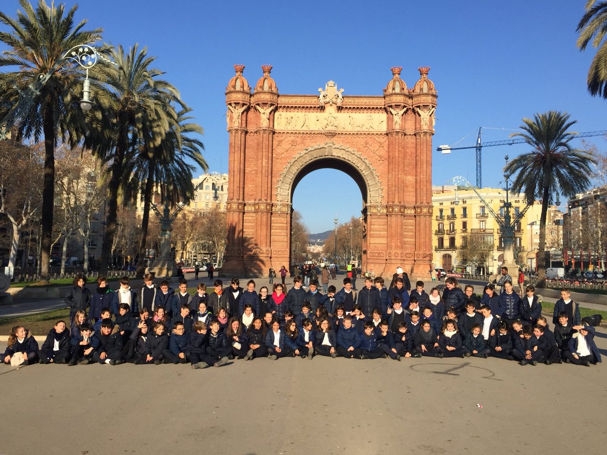 standreu's tweet photo. Abans d’entrar al Palau de la Música Catalana aprofitem per fer visita cultural a Barcelona. Ho passem genial!!! 📸 https://t.co/rESLVjT8FG