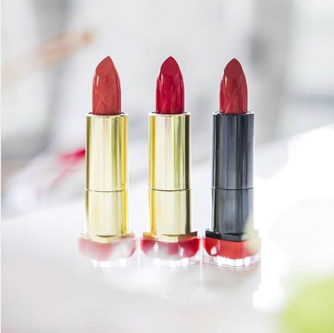 MaxFactorUK's tweet photo. Max Factor Colour Elixir Lipstick vs. Velvet Matte Lipstick 💄Which lip look will you go for? Head to your nearest @BootsUK store to check out these lipsticks.
#liplook #maxfactor #velvetmattes #colourelixirlipstick https://t.co/RYz8ngfjyl