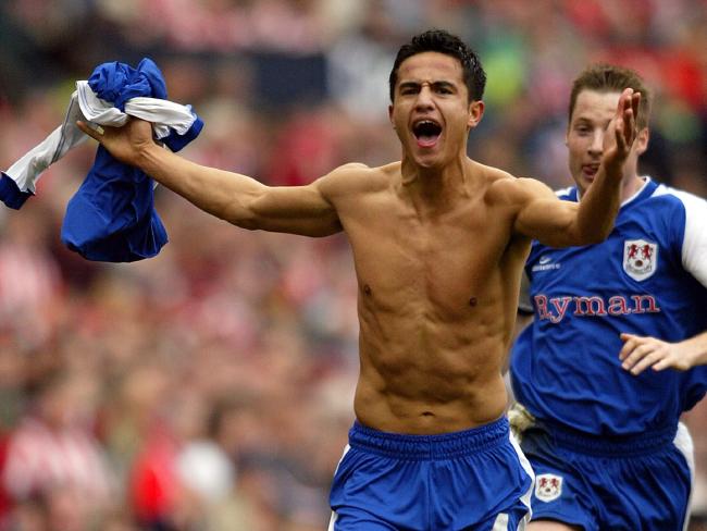 heraldsunsport's tweet image. Tim Cahill is set to return to the club that launched his career, Millwall, in a bid to play for the Socceroos in the 2018 World Cup.
MORE: bit.ly/2mxdKU5