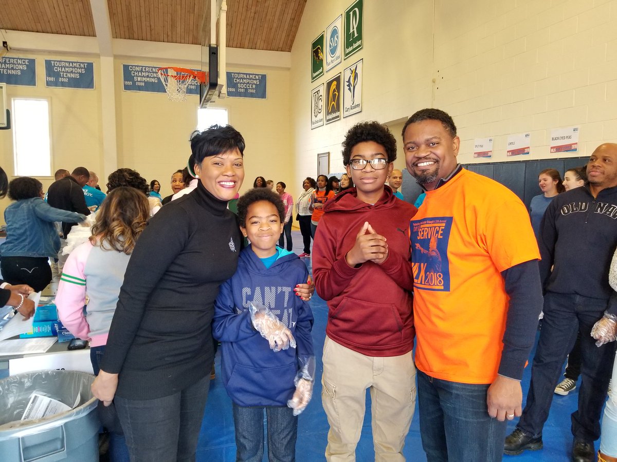 russellx3's tweet photo. Honoring the great Dr Martin Luther King with a day of community service. #uniting4good #mlkdaytriangle https://t.co/bhNanSqen4