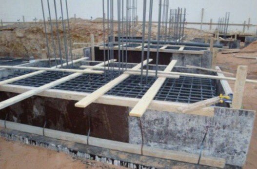 م مذكر دغش القحطاني Pa Twitter إحذر من بعض المقاولين يقنعك بحفر القواعد ثم يصب الخرسانة داخل الحفرة بدون صندوق خشبي أنظر الصورة ويقول أقوى للقواعد وهذا من النكت الملاح في الكذب الصراح