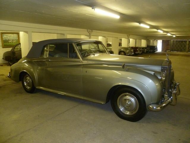ClassicMotorSal's tweet photo. 1962 #RollsRoyce #SilverCloudII (H.J. Mulliner) #ClassicMotorsForSale #MondayMotivation #BlueMonday #Monday Read more:https://t.co/tkN86gT0nh https://t.co/hWOkqnOA3A