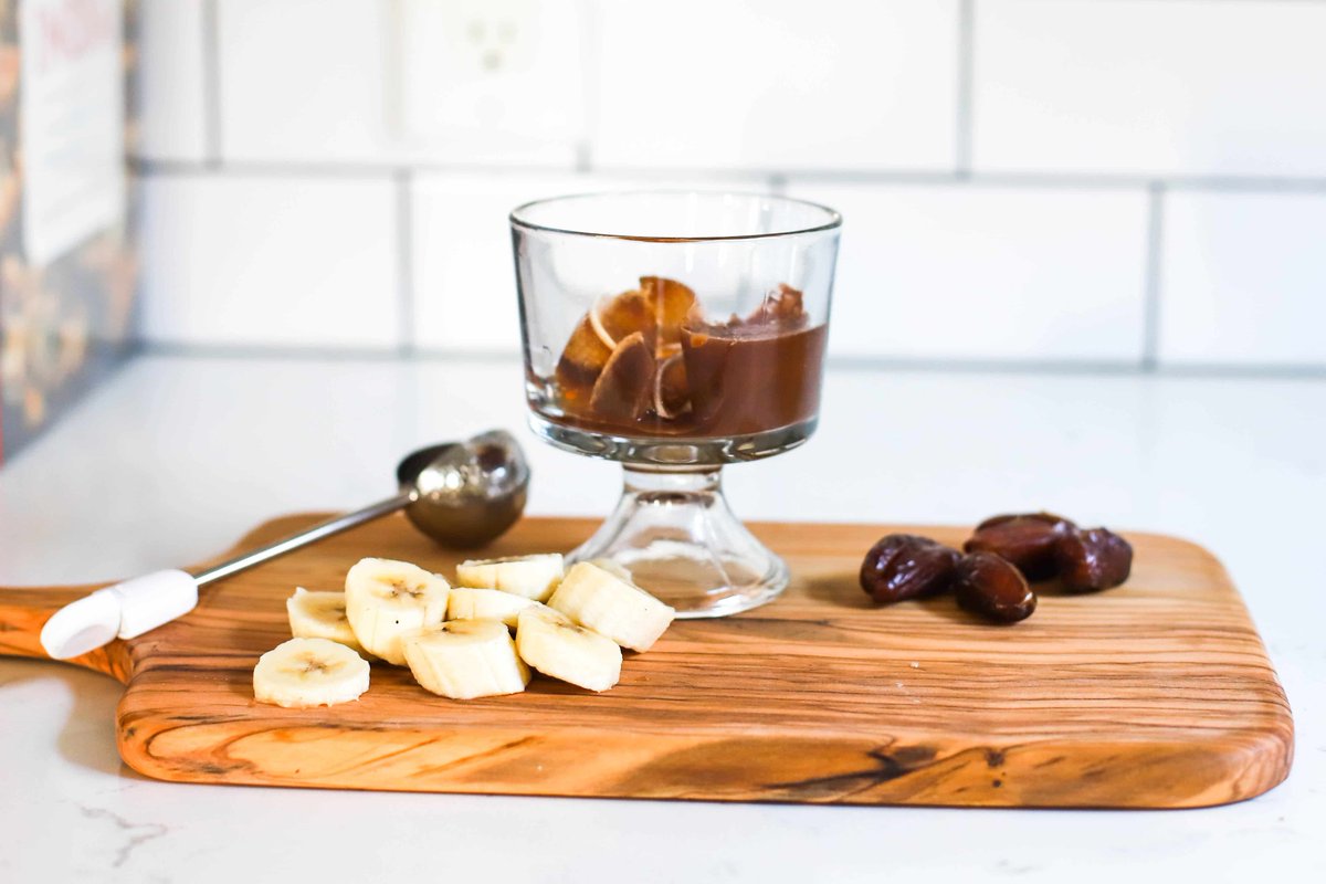 "What is not to love about caffeine + chocolate + PB combo right?" Check out Dixya's Peanut Butter Mocha Smoothie! -> buff.ly/2mvQshz