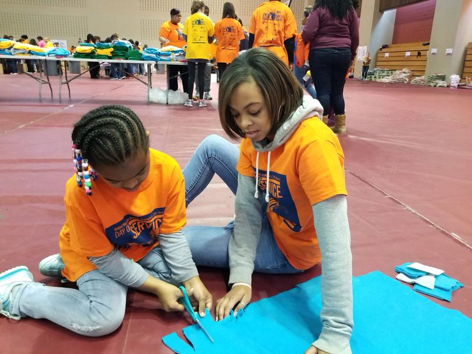 BlueCrossNC's tweet photo. #Uniting4Good with @UWTriangle on #MLKday with 180 Blue Cross NC employees and their family. 800 volunteers are working to make a difference in our community @NCCU today. #MLKDayTriangle #LifeAtBlueCrossNC https://t.co/sp84R7sb7b
