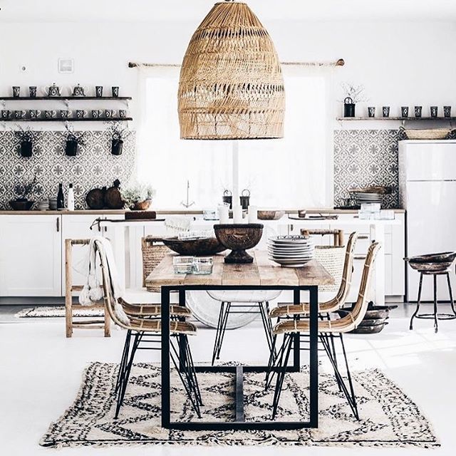 Lusting over this Kitchen 🌿 the mix of Moroccan tiles and Berber rug with the modern industrial table and the Balinese rattan light shade is such a wonderful eclectic mix creating the perfect modern bohemian look. ift.tt/2DgDn72