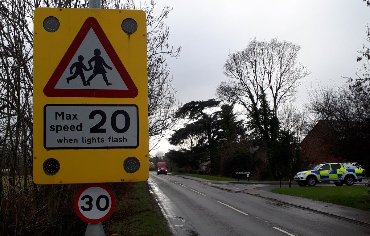 MalvernCops's tweet photo. Please remember to drive at 20mph or less when you're near a school and the lights are flashing on the variable speed limit sign. It's there for a reason. #MHRoads #RoadSafety #RoadSafety #UptonSNT #MalvernCops 2449/6562 https://t.co/DFZH5QjWu3