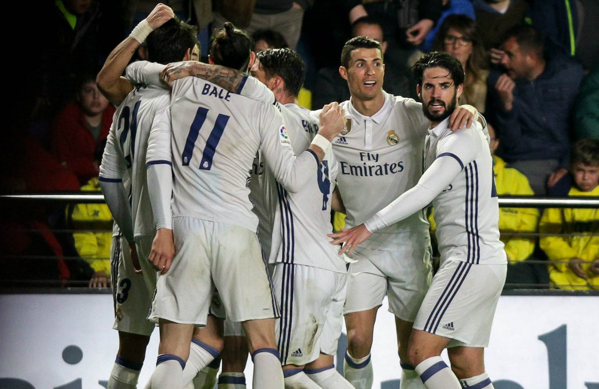 elmundotoday's tweet photo. El Real Madrid se proclama campeón de invierno gracias a la mayoría de puntos silenciosa https://t.co/bwAbl8sH5T https://t.co/Owx15KWWuj
