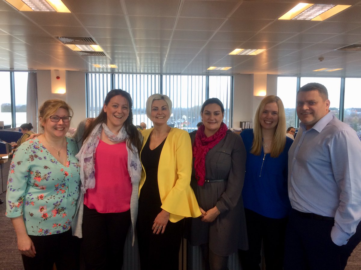 AngelaOBrien00's tweet photo. @WatesGroup in #Manchester celebrating #BlueMonday by dressing bright, a big dose of laughter with our #ComedyintheKitchen and some free fruit and flowers! Happy Monday everyone!! https://t.co/WGwktlWTMO