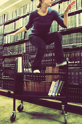 Biblioetsiaab's tweet photo. ΒΏ#BlueMonday?Ni hablar. En la biblio procuramos que todos tus lunes sean #CheerfulMonday. ππ€©https://t.co/dj7A2vMr1R https://t.co/CnSV0QdBb6
