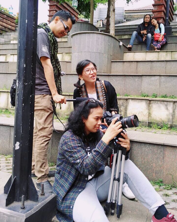 wp_weekproject's tweet photo. @Hadi_Sinclair Vanny Rantini,O.Muljoto Behind the scene OFFLINE the movie, our 4th omnibus #WP #weekendproject #Indiefilm #indiemovies #indonesiafilm #actors #cameraman #crazycrews #filmmaking #BTS #behindthescenes #cikapundungpark #bandung #offlinemovie #thrillers 
 #omnibus https://t.co/wFdREY3NBO