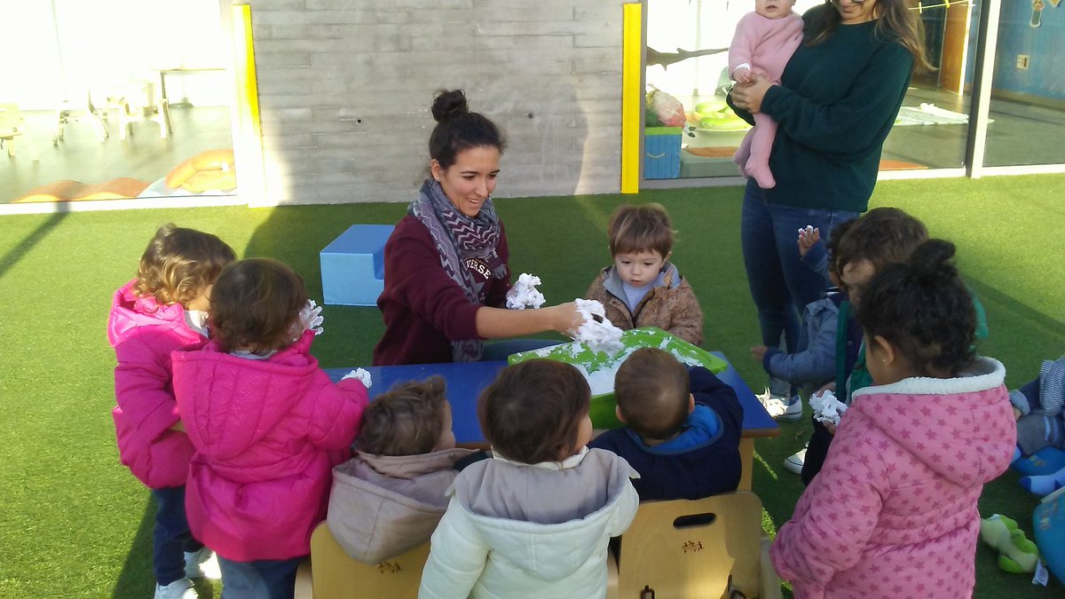 Novaschool_Baby's tweet photo. Nieve en Novaschool BabySunland!!! Gracias Miss Rocío,fue muy divertido 😉😉😉 https://t.co/JFJVSb8KiI