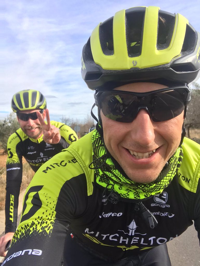 GreenEDGEteam's tweet photo. Whilst the guys in Australia ready themselves for the start of the 20th #TDU tomorrow, the rest of the team are on day 4 of our Spanish training camp. Rolling 200km down the coast to Valencia. 📷@Carlos_Verona https://t.co/27SETaoUPe