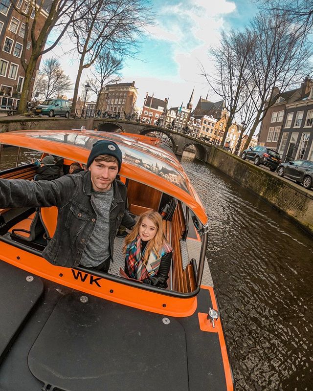 Book tickets for a canal cruise on our website and don't forget to bring your selfie stick along! #LoversCanalCruises #Amsterdamcanals goo.gl/CHP5DZ
