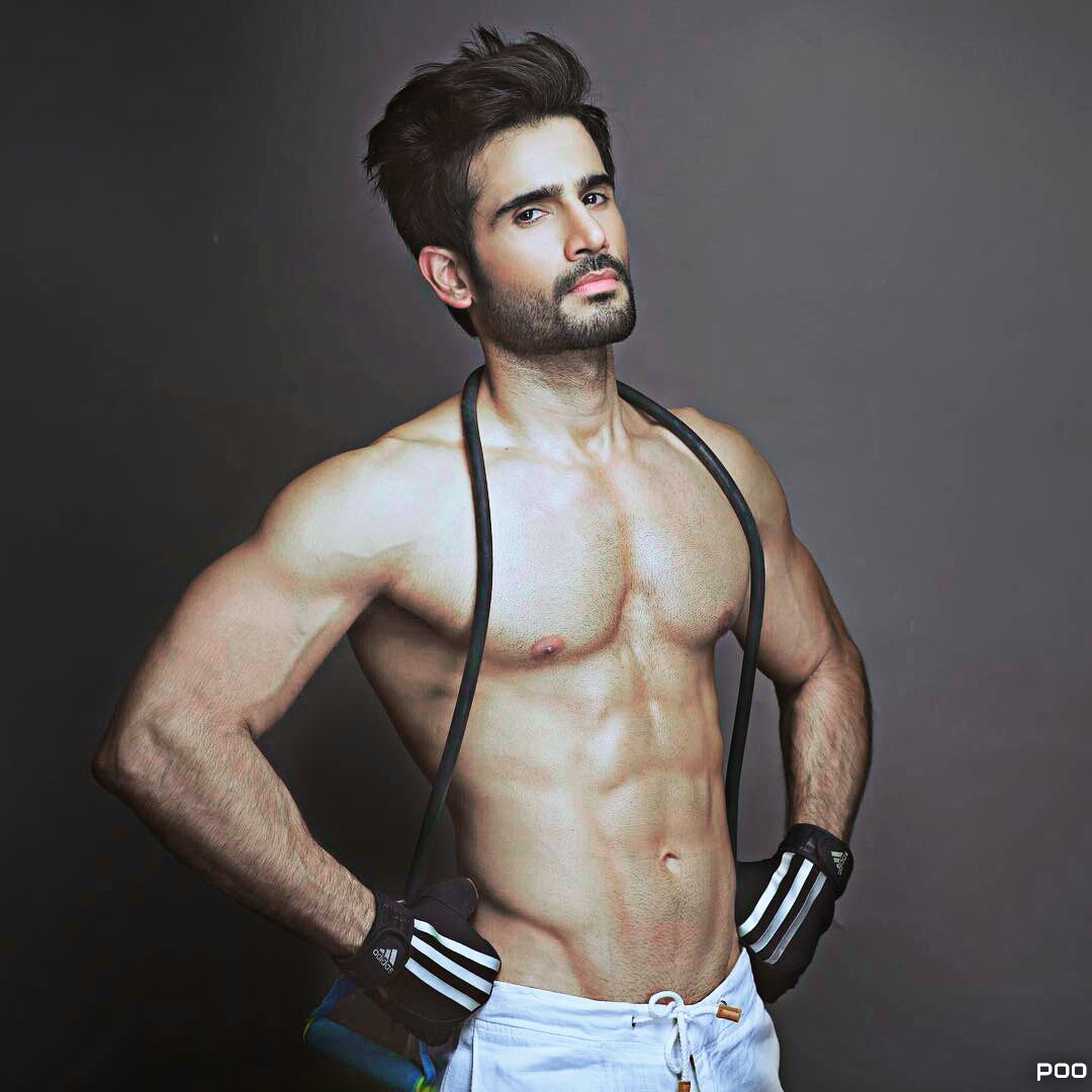 PooCreations's tweet photo. #FlamingHot 🔥🔥🔥 @karantacker 😍😍😍 #ForProfilePicture #ScreenLock https://t.co/vT03JG5LBW