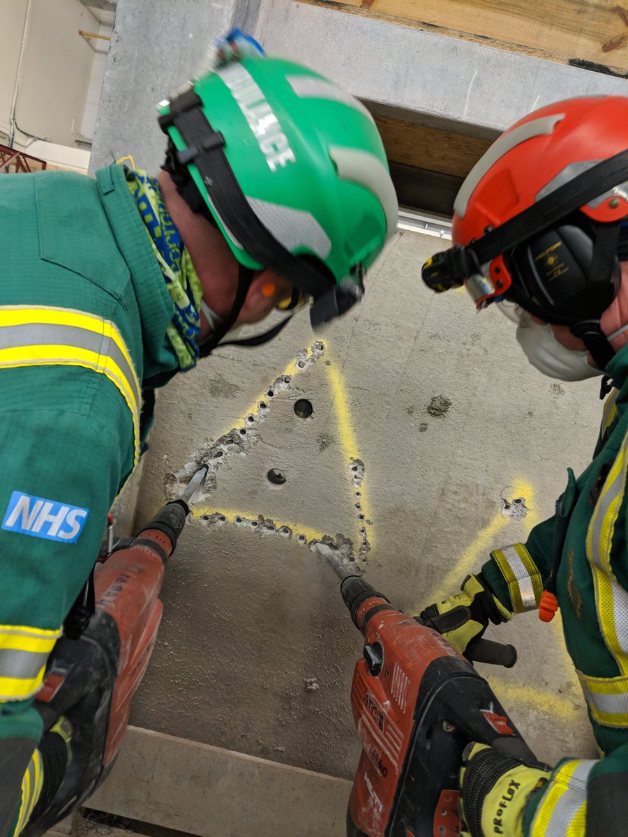 SCAS_HART's tweet photo. Week 2, day 1 USAR. Power tool fun with the very serious aim of reaching casualties stuck behind structures. #USAR #trainedtotreat #UKHART @NARU_Education @FSCmoreton @SECAmbHart @LAS_HART @SWASFTHART @EEAST_HART @WMASHART @YorkshireHart @NEAS_HART @NWAmb_HART https://t.co/qys0ILXjRQ