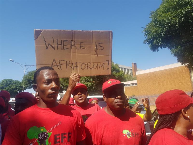 KrugersdorpNews's tweet photo. #TractorShooting – EFF furious when magistrate rules out racism: https://t.co/vSvwD42BqO  @BiancaPindral https://t.co/94LH74nAmp