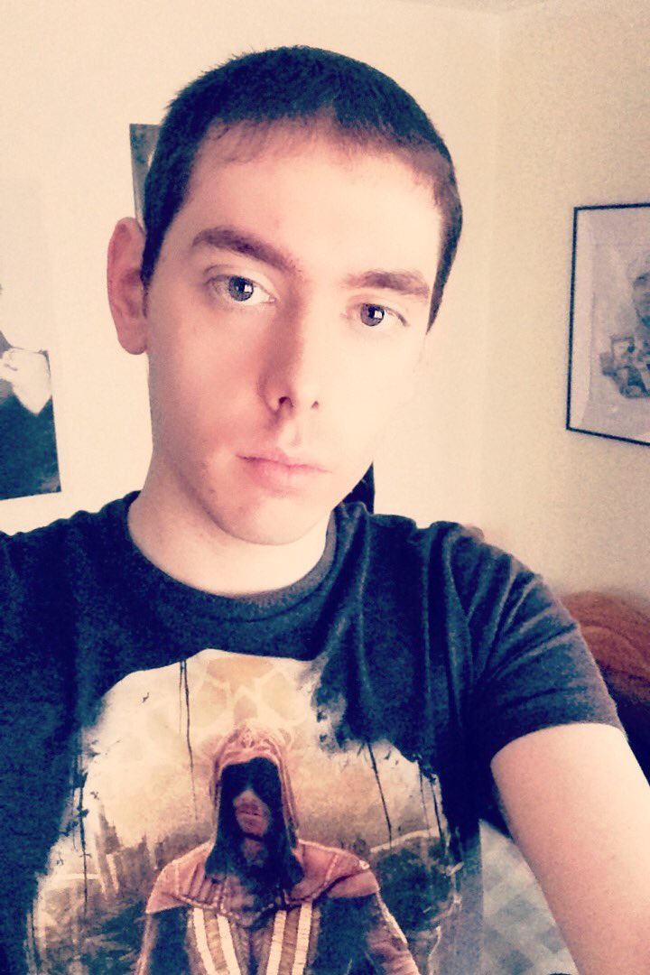 StevoB_'s tweet photo. #playstation #playstation4 #ps4 #gamer #gaming #smallyoutuber #smallyoutuberarmy #smallyoutubercommunity #selfie #snapchat #smiledamnit https://t.co/8RfX9I2eNE