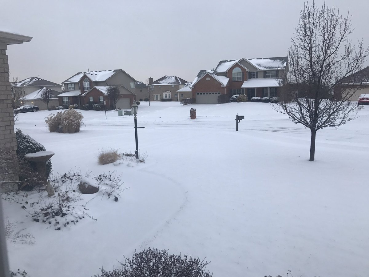 ecrosswlwt's tweet photo. Look at all that snow today...(sips tea) #DayOffPerks ๐๐๐โคโคโค https://t.co/2LtuP0dZ3S