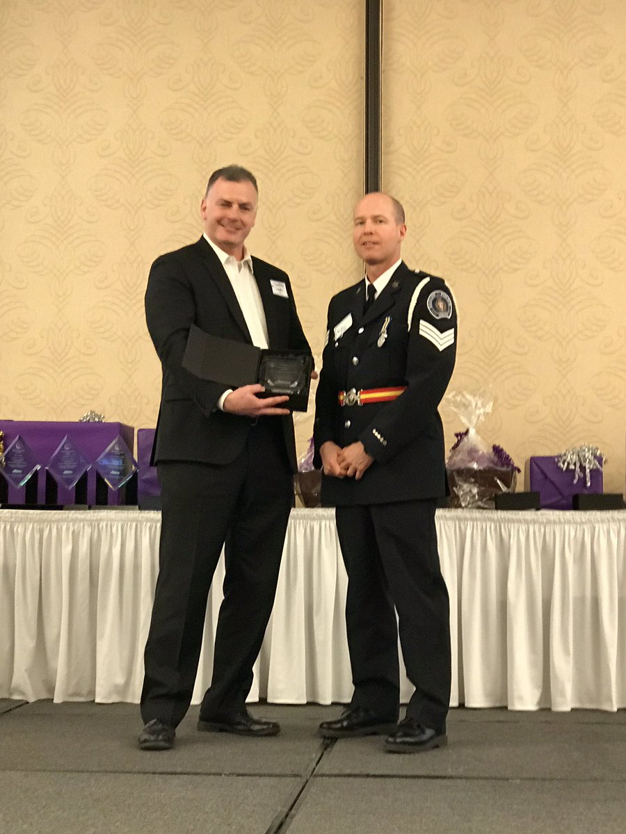 OfficerKGrant's tweet photo. Thank you @MSOFG_SM! I really enjoyed the #BuildingBridges event last night at the @Delta_Guelph! I also really appreciated you honouring both @BBBFGuelph and the #GuelphPolice #YCPU! @gpsmedia #YouthCrimePreventionUnit #Guelph #GuelphYCPU https://t.co/LHOtjlF5bT