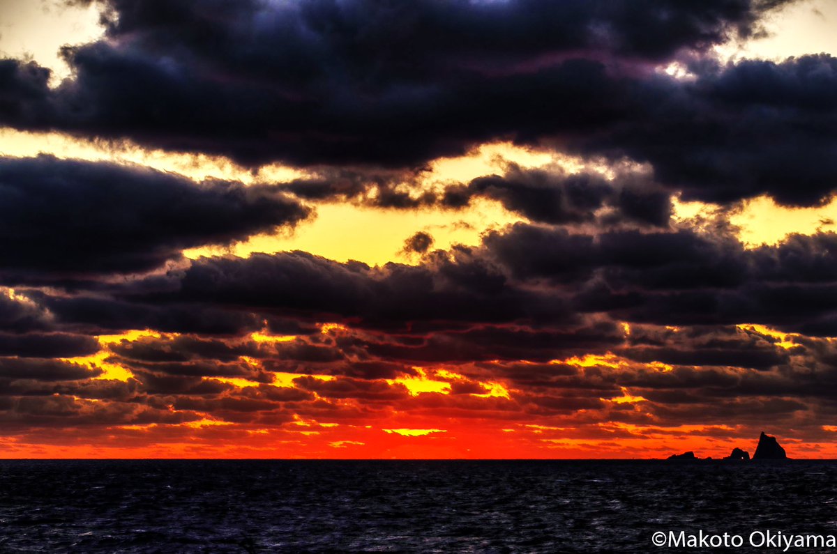 Makoto Okiyama 本日の夕景 三宅島 夕景 夕陽 日没 三本岳 夕焼け 雲 水平線 ファインダー越しの私の世界 写真好きな人と繋がりたい 日没直後の夕景 夕日の沈んでいった場所が何時までも明るく 夕焼けはほんの少しだけ 錆ヶ浜灯台も 18 58 Makoto Okiyama 本日の夕景 三宅島 夕景 夕陽 日没 三本岳 夕焼け 雲 水平線 ファインダー越しの私の世界 写真好きな人と繋がりたい 日没直後の夕景 夕日の沈んでいった場所が何時までも明るく 夕焼けはほんの少しだけ 錆ヶ浜灯台も 18 58