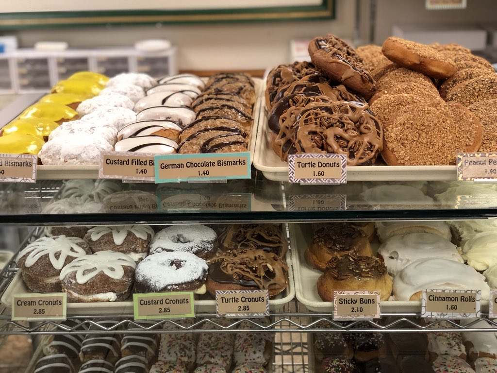 Uncle_Mikes's tweet photo. 🎉GIVEAWAY🎉 Enter to win a Dozen Donuts today! Like and RT this tweet to enter to win. Winner will be announced tonight at 7 PM! https://t.co/cFLj7YAEeM