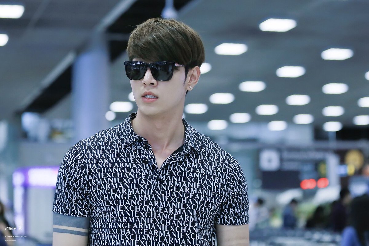pillow0604's tweet photo. 180115 CAN >> BKK
真·大爷 👌🏻👍🏻
@gxxod4
#ก็อตอิทธิพัทธ์
#teamgxxod https://t.co/CCi8v9vrMm