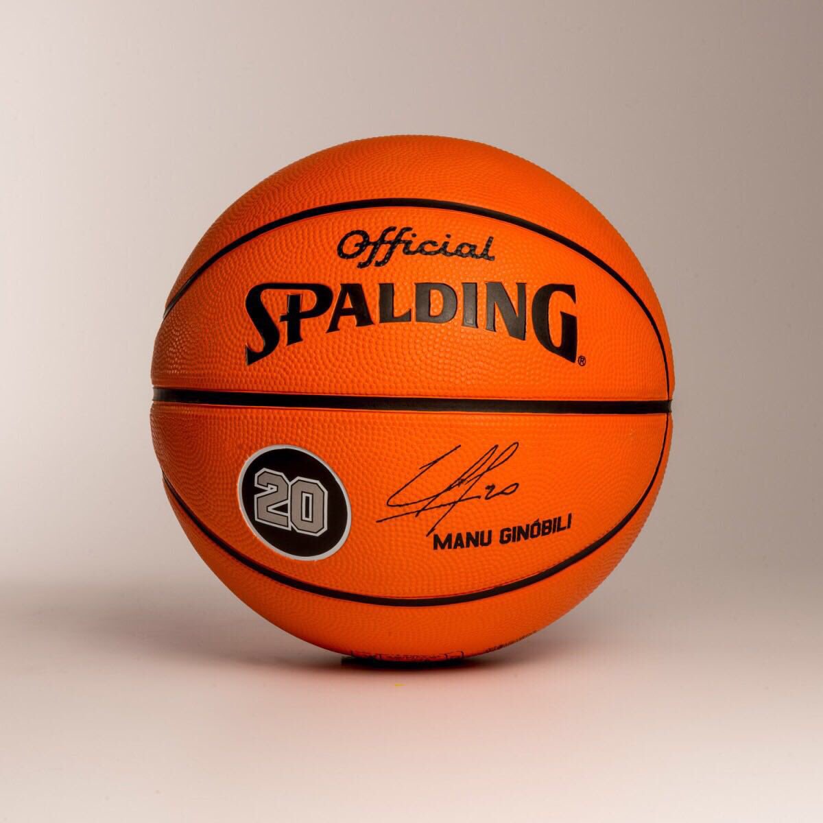 SpaldingAR's tweet photo. ⏰ ¡Queda muy poco para que se definan los jugadores del #AllStarGame! Seguinos y dale RT para votar a Manu y participar por esta pelota con su firma 💪 #NBAVote Manu Ginóbili https://t.co/U3Wn3wuGXl