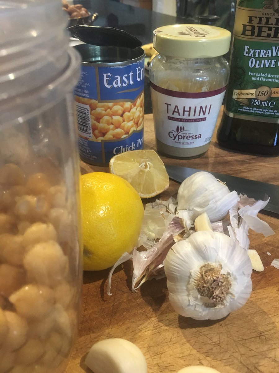 Dorset_Cooking's tweet photo. When life gives you lemons, tahini, olive oil and garlic .... make hummus! https://t.co/k9Yx7aO1cG