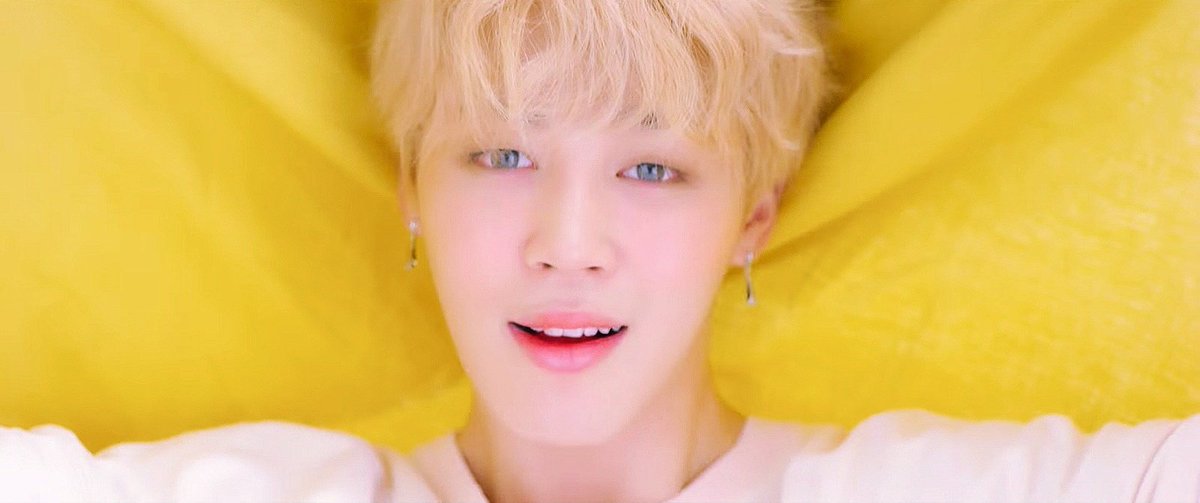 taekooksaya's tweet photo. Let's talk about the high quality visuals that jimin served in the  Serendipity mv 

#iHeartAwards #BestFanArmy #BTSARMY @BTS_twt https://t.co/vlbm3IANOw