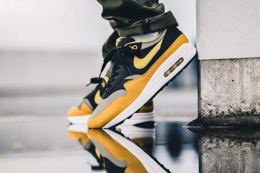 air max 1 black yellow