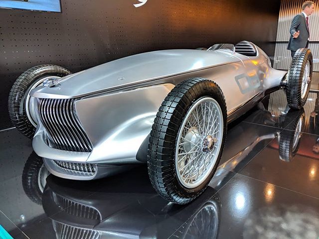 AutoGuide's tweet photo. We're still freaking out over this thing. #infiniti #prototype9 #naias #detroit #autoshow #cars https://t.co/fe5EcRHl9x https://t.co/3ohkuLyNlL