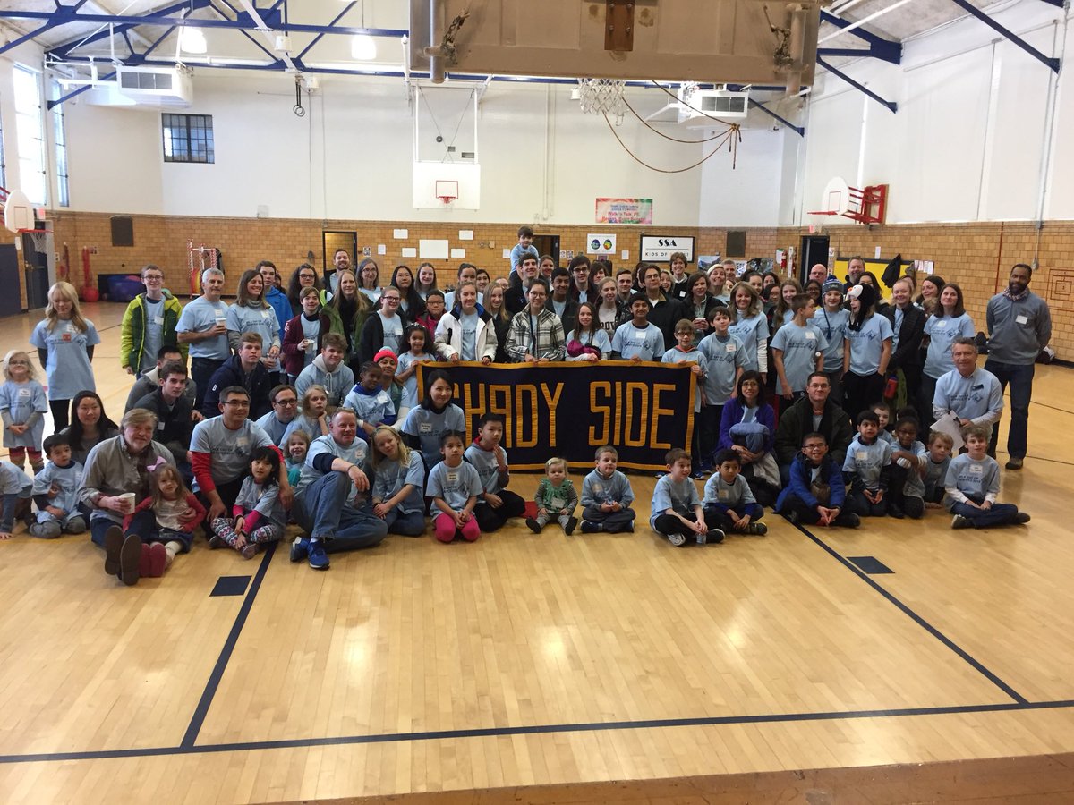 shady_side's tweet photo. Kicking off the 8th annual #SSAMLK Day of Service with 150 volunteers heading out to 6 locations across Pittsburgh! https://t.co/2UFcj1ePOX
